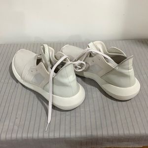 Adidas tubular women’s size 6 sneakers off white color